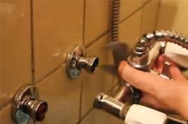 Как крепится смеситель в ванной. Установка своими руками смесителя в ванной: особенности монтажа2