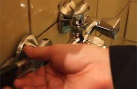 Как крепится смеситель в ванной. Установка своими руками смесителя в ванной: особенности монтажа4