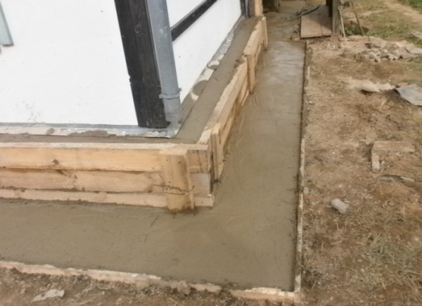 Как укрепить старый свайный фундамент. Как укрепить фундамент из бетона? Усиление фундамента с помощью установки свай.6