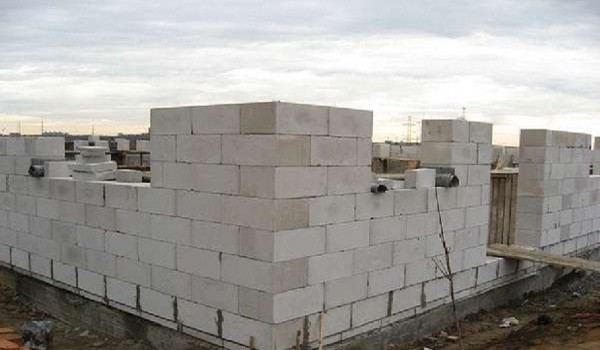 Построить дом из газобетона толщина стен 300. Толщины стен дома из газобетонных блоков1